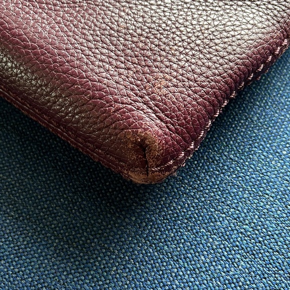 Kate Spade Top Zip Crossbody. Style: Jackson. Color: Plum. - Picture 5 of 8